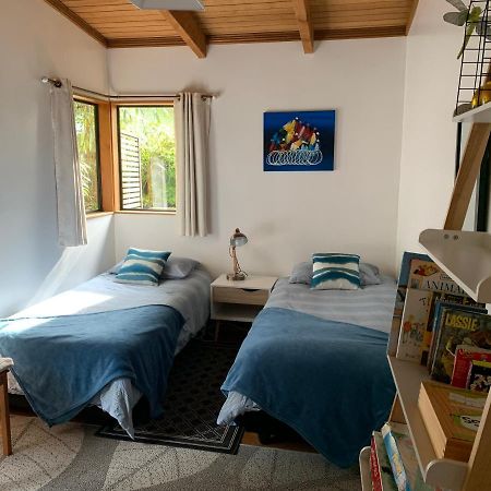 Treetop Hideaway - Taupo Holiday Home ภายนอก รูปภาพ