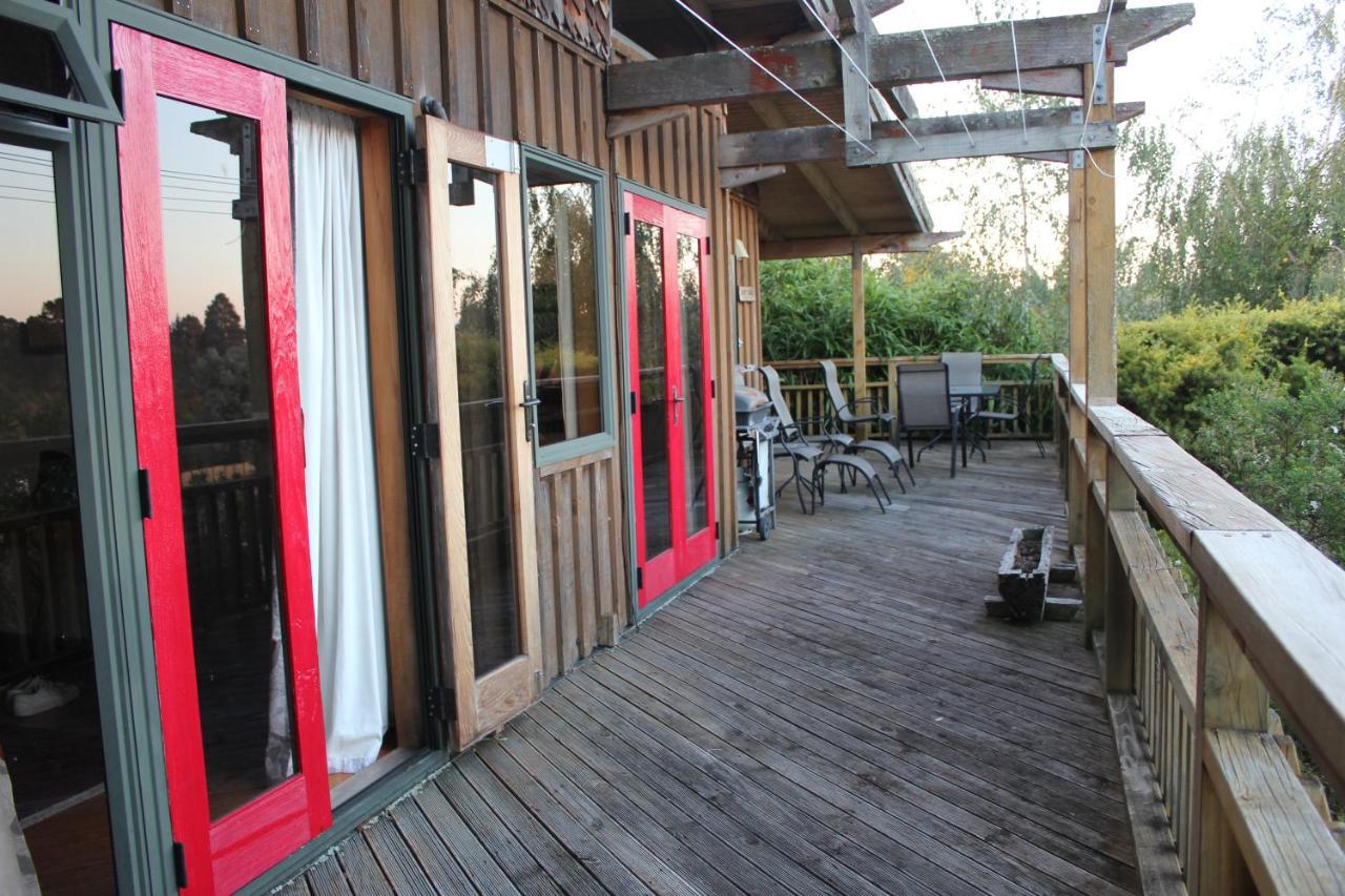 Treetop Hideaway - Taupo Holiday Home ภายนอก รูปภาพ