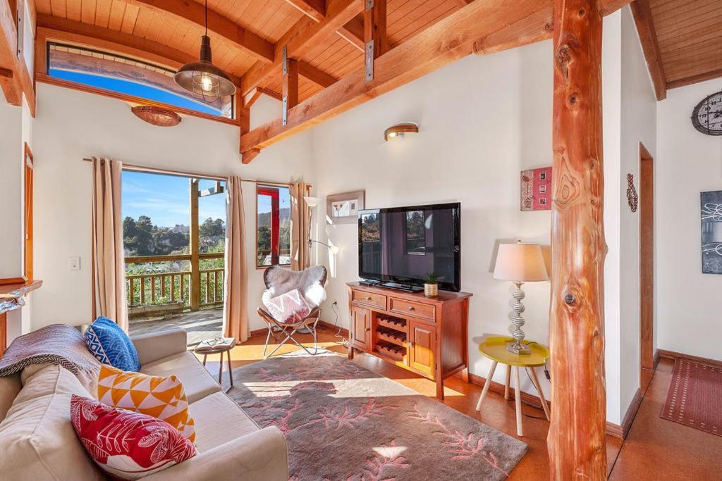 Treetop Hideaway - Taupo Holiday Home ภายนอก รูปภาพ